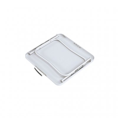 Folds up into a small pack size