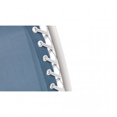 Sturdy steel frame provides good durability.