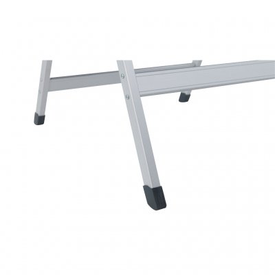 Stable legs with rubber feet that ensure the chair stands firmly