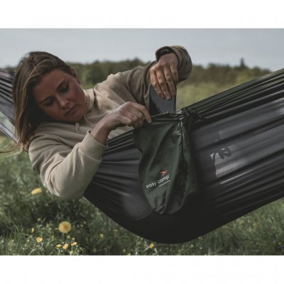 Easy Camp Pine Hammock is the perfect hammock for camping, hiking and relaxing in the garden.