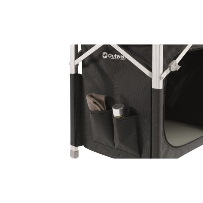 Two side pockets on each side.