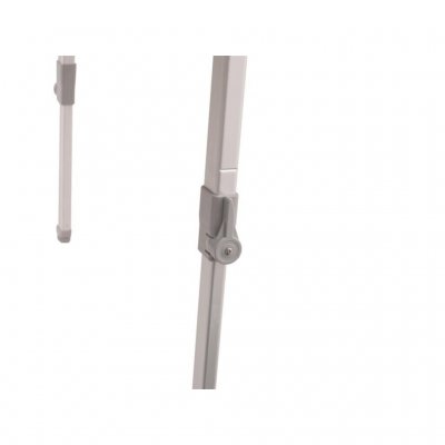 Easily adjust the height of the camping table thanks to the telescopic legs