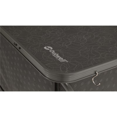 Stable laminated upper.