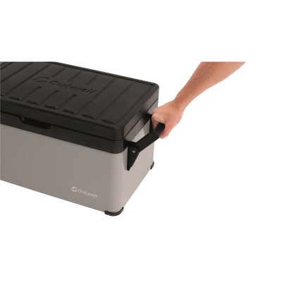 Handles on the side make the cooler box easy to carry.