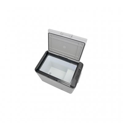 Large lid makes the food in the fridge easy to access