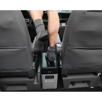 The cooler box can be used as a stool and withstands a maximum load of 125 kg.