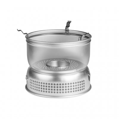 The gel burner is placed in the lower wind protection of the storm kitchen.