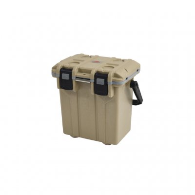 Two large buckles secure the lid