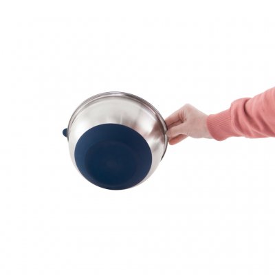 Silicone in the bottom makes the bowl stand firmly