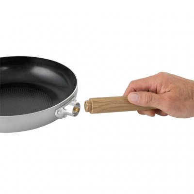 Removable soft-touch handle and ceramic non-stick surface on the frying pan.