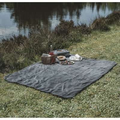 Perfect tableware set for camping trips, the beach or picnics.