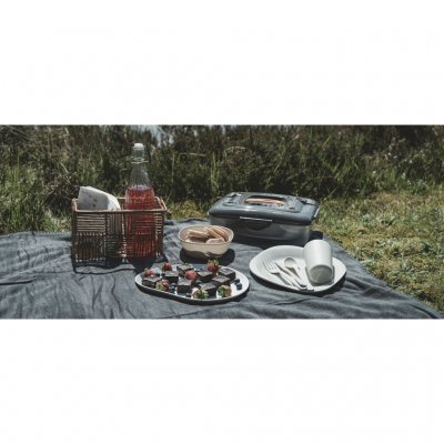 The tableware is lightweight, dishwasher safe and ideal for outdoor meals.