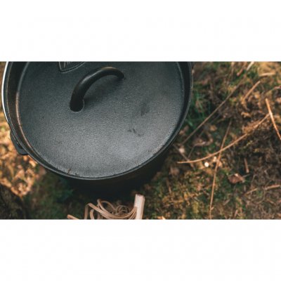 Lid on Robens Carson dutch oven.