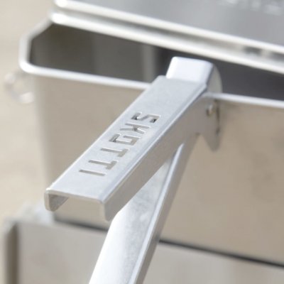 Seaweed provides a stable grip and protects you from burning yourself on a hot vessel