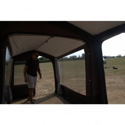 The extra-tall annex provides plenty of space thanks to the generous width and height of the side panels.
