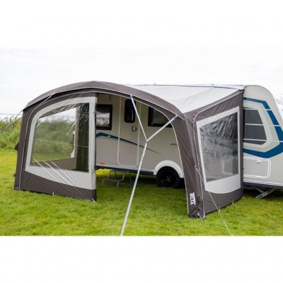 The front panel of the Sky Link 400 with one half folded to the side – a flexible design that allows for both openness and prote