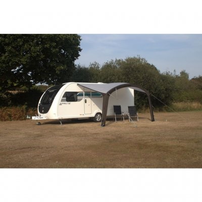 The sunroof is easy to mount on the caravan.
