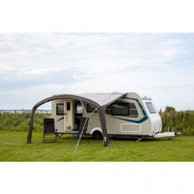 Sky Link 400 seen from the side – a stylish and compact design that provides plenty of protection and space in front of the cara