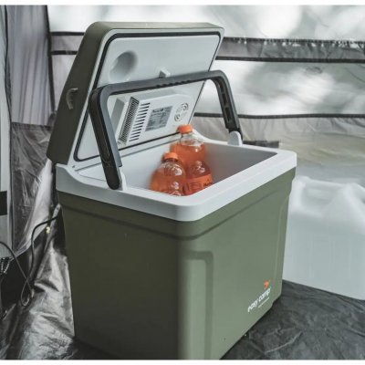 Kylboxen från Easy Camp passar lika bra på bilresan som på campingplatsen.