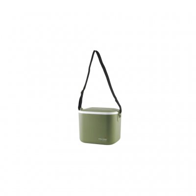 Durable shoulder strap with adjustable length.