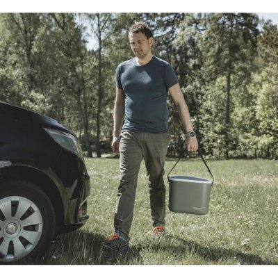 The Arctic Poppy cooler keeps food and drinks cold for up to 2 days under typical summer conditions.