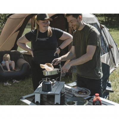 A spacious table suitable for small families of up to 4 people.