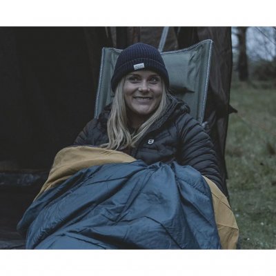 Blanket that is perfect for cosy evenings by the campfire, on picnics or as extra warmth in your sleeping bag.