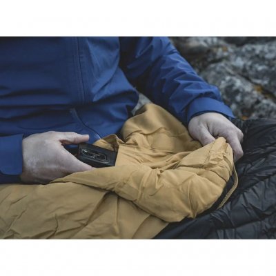 The sleeping bag has an inner pocket for storing valuables.
