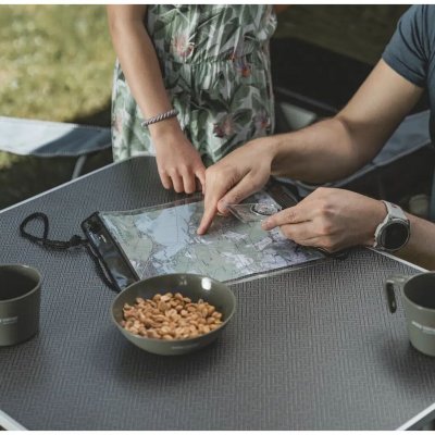 Easy Camp Map Case has a viewing window of 25 x 25 cm.