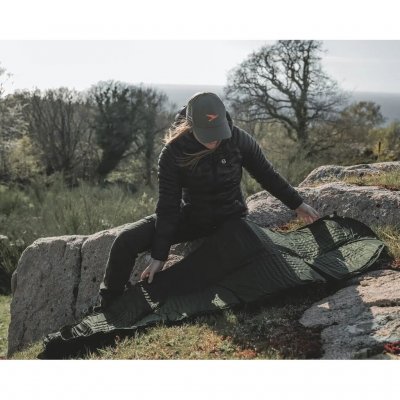 Lightweight self-inflating sleeping mat that is perfect when pack volume and weight are crucial.