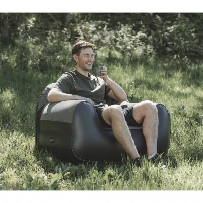 Enhance the holiday feeling outside the tent or in the tent’s living area with this inflatable armchair.