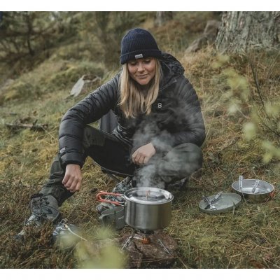 A set with everything needed for easy outdoor cooking.