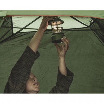 The lantern can be used standing or hanging.