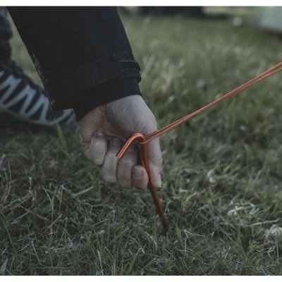 The hook makes the tent pegs easy to pull out of the ground.