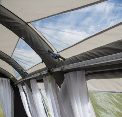 Can be set up via integrated brackets or via S-hooks or clip brackets