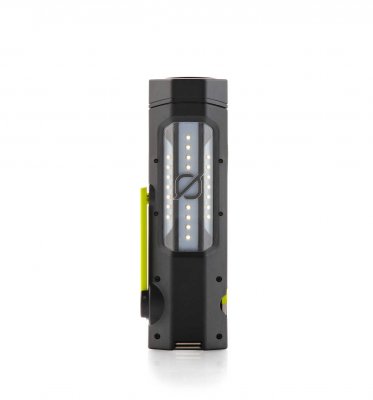 Stor lampa i fronten ger ett bra ljus i tält eller vid strömavbrott.