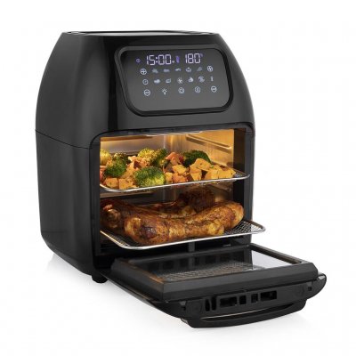 Supplied with two grill grates, a fryer basket, removable handle and drip tray