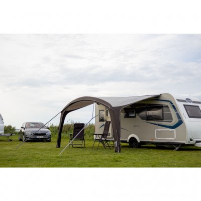 Sky Link 400 from an oblique angle – showing the generous depth and stable construction for a comfortable camping experience.