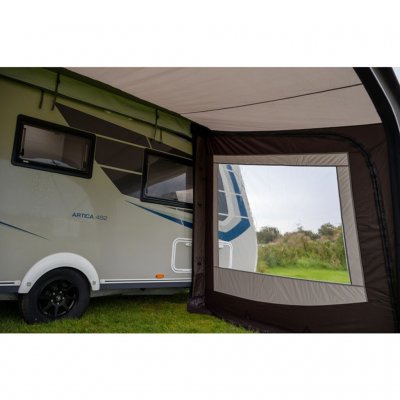 The side wall of the Sky Link 400 seen from the inside – creating a cozy and protected space for relaxation, regardless of the w