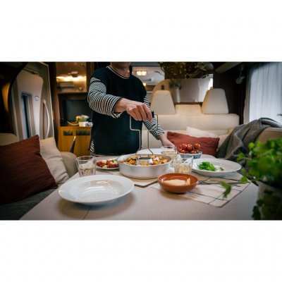 Serve the food you cooked in your omnia oven on your camping holiday without the risk of burning yourself.