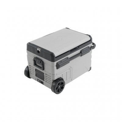 Large and durable wheels make it easy to transport.