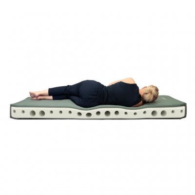 Extra large cut-outs in the mattress filling make it very comfortable to lie on.