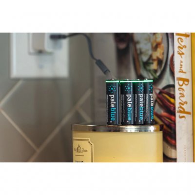 A charge indicator lights up green when the battery is charged.