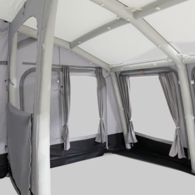 Angled air channels and large openable window panels provide excellent comfort during your camping holiday