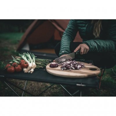 Small and lightweight table with a frame in durable aluminium and a tabletop made of durable Oxford polyester.
