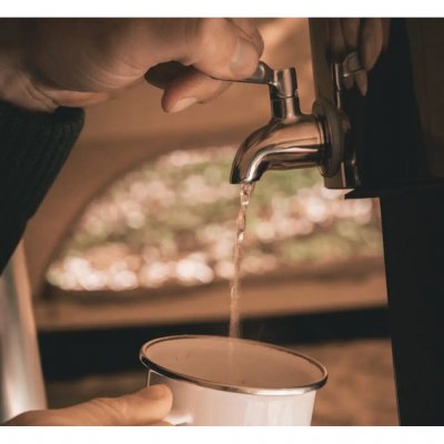 Water container/water kettle with tap for tent stoves