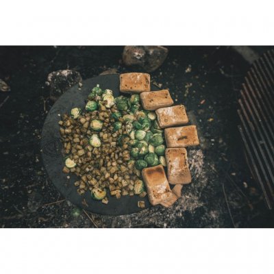 The center of the griddle is hotter than the edges, allowing you to cook with different temperatures at the same time.