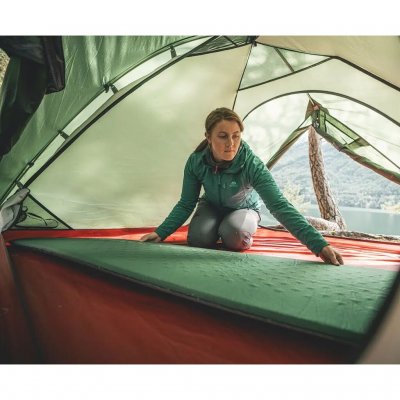 Durable sleeping mat with a robust valve for mountain hiking, hunting/fishing trips or other outdoor activities.