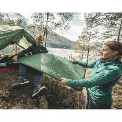 Durable sleeping mat with a robust valve for mountain hiking, hunting/fishing trips or other outdoor activities.