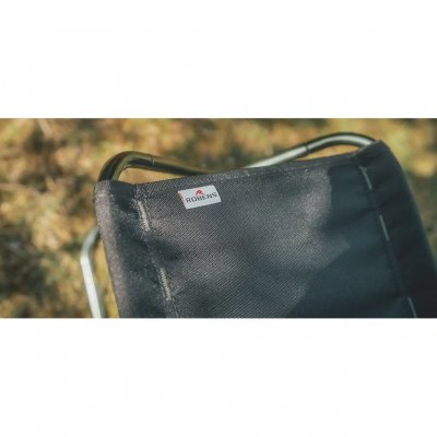 Strong seat in Oxford polyester.